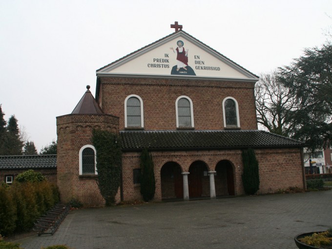 Pauluskerk met pastorie