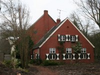 Camouflageboerderij en bijbehorende loodsen